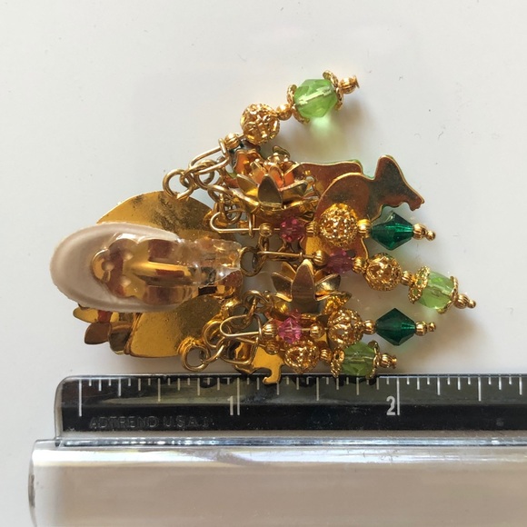 Lunch at the Ritz Frog’s Legs vintage clip on earrings - Picture 7 of 10